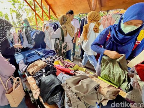 Keseruan acara preloved dan family market di Uncle-D Bandung.