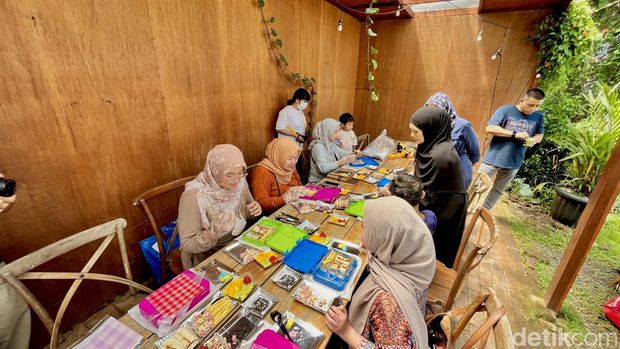 Keseruan acara preloved dan family market di Uncle-D Bandung.