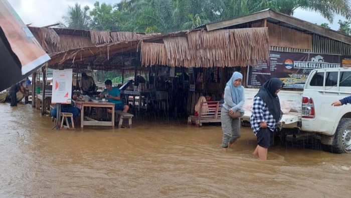 Kondisi terendam banjir di Kampar, Riau ( Foto: Istimewa)