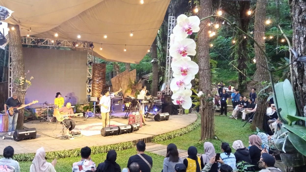 Konser Musik Biru 2023 di Borobudur Highland