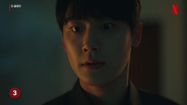 Netizen pun membela Lee Do Hyun dan penulis Kim Eun Sook yang disebut tidak gagal dalam membuat The Glory jadi drama yang seru. Itu lah mengapa dia bagus dalam menulis skrip komedi romantis, Lee Do Hyun dalam kenyataan juga pemeran utama pira dalam komedi romantis, Kepercayaan dirinya memang didukung dengan kemampuan, Foto: Instagram Netflix Korea