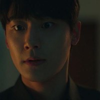Netizen pun membela Lee Do Hyun dan penulis Kim Eun Sook yang disebut tidak gagal dalam membuat The Glory jadi drama yang seru. Itu lah mengapa dia bagus dalam menulis skrip komedi romantis, Lee Do Hyun dalam kenyataan juga pemeran utama pira dalam komedi romantis, Kepercayaan dirinya memang didukung dengan kemampuan, Foto: Instagram Netflix Korea
