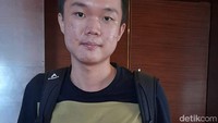 Salah satu yang paling ditunggu adalah pengumuman doorprize. Para peserta mendapatkan aneka doorprize seperti tumbler Corkcicle, earphone wireless JBL-TWS hingga laptop Asus. Doorprize laptop Asus diraih Valentino Vieri Zhuo, siswa asal SMAN 33 Jakarta Barat. Bersyukur, laptopnya nanti rencananya buat adik, tutur pemenang Olimpiade Sains Nasional (OSN) tingkat kabupaten/kota jenjang SMA/MA 2022 ini.Valentino mengatakan try out offline kali ini sangat baik dan membantu siswa seperti dirinya mempersiapkan SNBT. Kalau boleh, sering-sering adain try out aja, tutur Valentino yang mantap mengincar Ilmu Komputer Universitas Indonesia (UI) ini. (Foto: Nograhany Widhi K/detikcom)