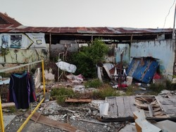 Ketika ditelusuri, ternyata tidak ada bangunan di alamat Zghaib alias Agung yang tertera di KTP. Hanya lahan kosong dipenuhi puing bekas robohan bangunan. Foto: Nuranda Indrajaya/detikBali