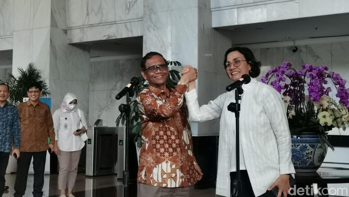 Menko Polhukan Mahfud Md dan Menteri Keuangan Sri Mulyani Indrawati bertemu di Kementerian Keuangan membahas pegawai Kemenkeu yang punya harta tak wajar.