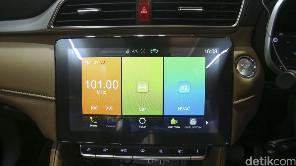 MG Motor Indonesia memamerkan Xpander dan Xpander Cross di Gaikindo Jakarta Auto Week (GJAW) 2023, Jakarta Convention Center (JCC), Senayan, Jakarta, Jumat (10/3/2023).