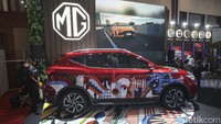 New MG ZS tampil beda dengan sentuhan kolaborasi MG x Abenk Alter yang merupakan seniman yang namanya mulai banyak dikenal orang.