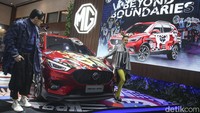 MG Motor Indonesia memamerkan New MG ZS x Abenk Alter di Gaikindo Jakarta Auto Week (GJAW) 2023, Jakarta Convention Center (JCC), Senayan, Jakarta, Jumat (10/3/2023).