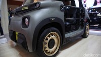 Itulah mengapa, roda setirnya masih berada di posisi kiri. Menurut Tan, pihaknya ingin mengenalkan lebih dulu ke konsumen Indonesia, bahwa Citroen memiliki kendaraan unik yang berbeda dibandingkan yang lain.