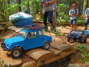 Menikmati Alam Lewat Serunya Bermain Mobil RC di Batu Kuda Bandung