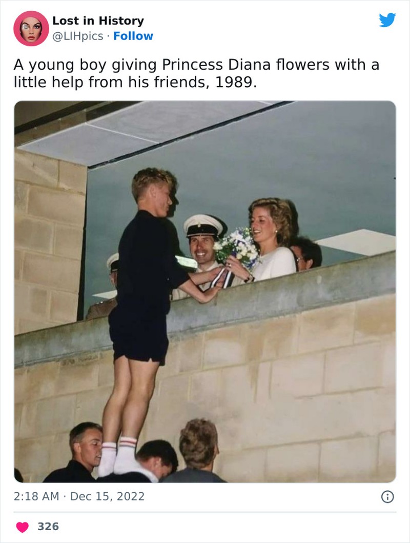 Beberapa foto ini menampilkan momen bersejarah yang mungkin tidak diketahui banyak orang. Ada yang sudah pernah kamu lihat sebelumnya?