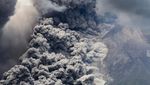 Penampakan Gunung Merapi Luncurkan Awan Panas