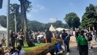 Banyak calon penonton yang sudah tiba di lokasi konser beberapa jam sebelum acara dimulai. Foto: Delia Arnindita Larasati/detikcom