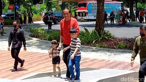 Jokowi Ajak Jan Ethes dan La Lembah Manah Main ke Solo Safari