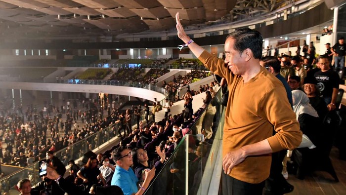 Presiden Jokowi saat menonton konser band rock asal Inggirs, Deep Purple di Solo, Jateng, Jumat (10/3/2023).