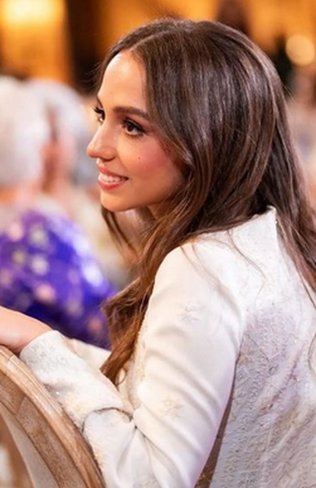 Malam Henna hanya dihadiri oleh para wanita saja. Acara ini seperti pesta lajangnya untuk adat Arab. Foto: dok. Instagram