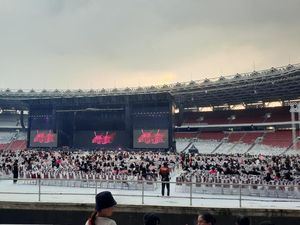 Gate Dibuka! Ini Penampakan Bagian Dalam GBK Jelang Konser BLACKPINK
