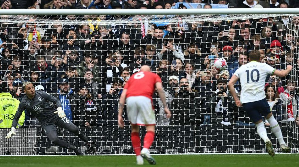 Tottenham Hotspur ungguli Nottingham Forest 2-0 di babak pertama (AFP via Getty Images/JUSTIN TALLIS)
