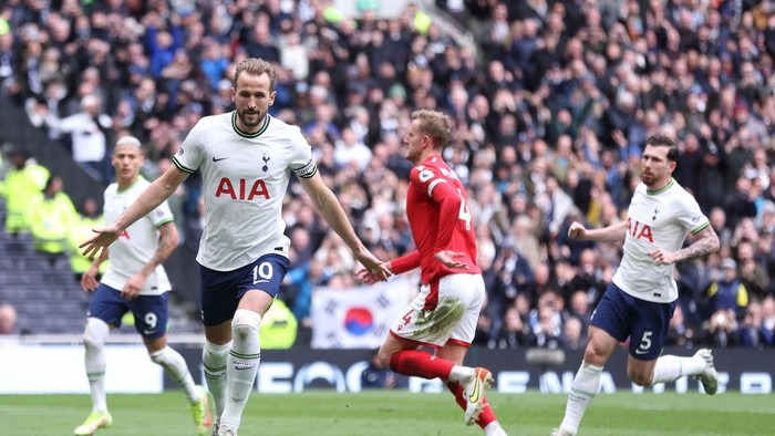 LONDON, ENGLAND - MARCH 11: Harry Kane of Tottenham Hotspur celebrates after scoring the teams second goal from the penalty spot during the Premier League match between Tottenham Hotspur and Nottingham Forest at Tottenham Hotspur Stadium on March 11, 2023 in London, England. (Photo by Tottenham Hotspur FC/Tottenham Hotspur FC via Getty Images)