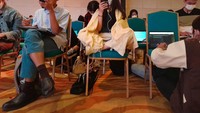 Sejumlah siswa fokus dengan suasana hening ujian, tetapi ada juga yang asik ditemani musik. Foto: Foto: Try out SNBT detikEdu Lets Try It Out (Trisna Wulandari/detikcom)