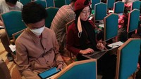 Alih-alih bersantai dan belajar di rumah, weekend ini diisi para siswa dengan menjajal soal tes skolastik. Foto: Foto: Try out SNBT detikEdu Lets Try It Out (Trisna Wulandari/detikcom)