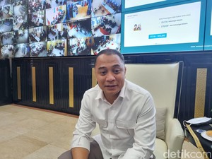 Walkot Eri Minta Jajaran Pemkot Surabaya Gunakan Sepatu UMKM