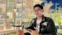 Bukan hanya Shinta Bachir yang hobi ke kafe, namun suaminya Indra Kristianto juga sering terlihat menghabiskan waktu ke kafe seperti ini. Foto: Instagram @inkris_15
