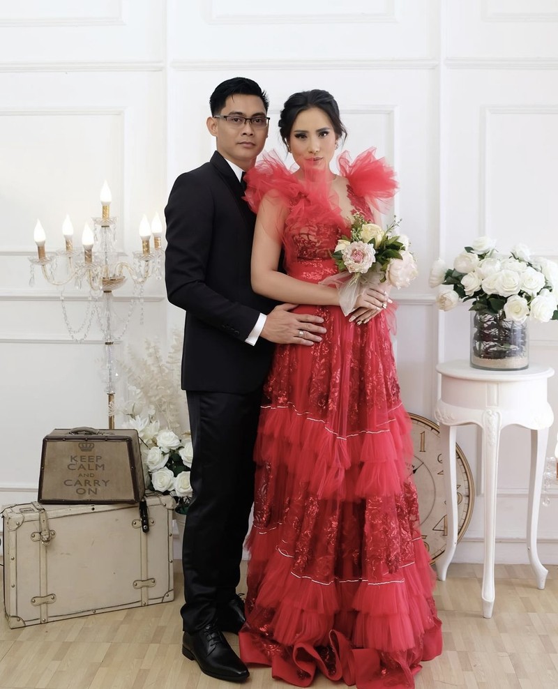 2 Resmi Menikah, Shinta Bachir dan Suami Hobi Nongkrong di Kafe