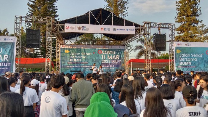 Acara jalan sehat untuk merayakan usia BUMN genap 25 tahun di Minahasa, Sulut. Dokumen Istimewa
