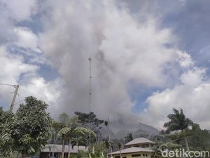 Potret Awan Panas Merapi dari Pos Pantau di Magelang