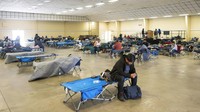 Di seluruh negara bagian pada hari Sabtu, warga California menghadapi hujan deras dan naiknya permukaan air setelah sungai atmosfer. Di Tulare County, sheriff memerintahkan penduduk yang tinggal di dekat Sungai Tule untuk mengungsi, sementara orang-orang di dekat Poso Creek di Kern County berada di bawah peringatan evakuasi.  