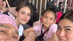 10 Momen Seru Bak Bestie Artis Boyong Anak Nonton BLACKPINK di GBK