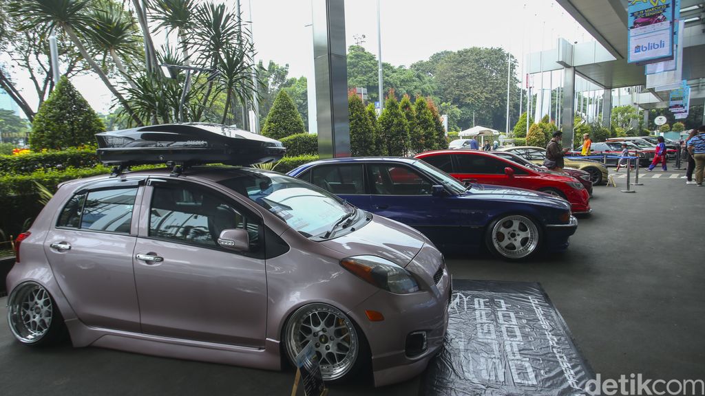 Deretan mobil-mobil modifikasi keren ini hadir dan berkompetisi di GAIKINDO Jakarta Auto Week (GJAW) 2023, Minggu (12/3/2023).