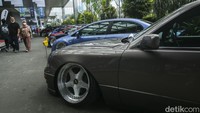 Mobil-mobil itu hadir dengan beragam gaya modifikasi keren.  
