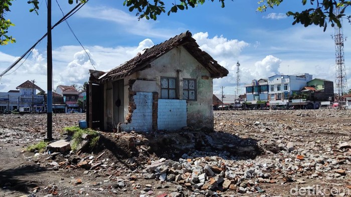 Cungkup makam Mbah Jembrak di lahan Pasar Godean, Sleman.