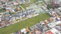 Konversi lahan tersebut menjadi salah satu ancaman bagi sektor pertanian dalam upaya meningkatkan produksi untuk memenuhi kebutuhan masyarakat. 