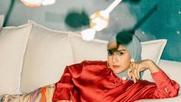 Lakukan pemotretan saat mengandung anak kedua, Irish pamer jajanan permen, susu, hingga yuppy yang jadi camilan kesukaannya. Foto: Instagram @_irishbella_