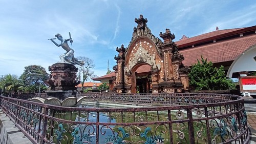 Nama I Ketut Maria diabadikan menjadi nama gedung kesenian di Tabanan.