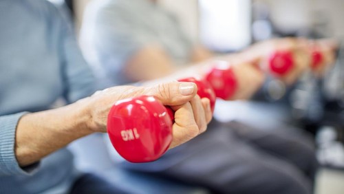 Ilustrasi nenek atau lansia olahraga