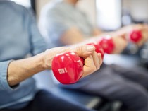 Bikin Takjub! Nenek 12 Cucu Pecahkan Rekor Dunia, Push Up 1.575 Kali dalam 1 Jam