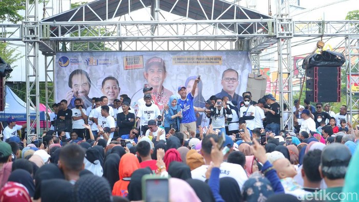 Jalan Sehat Anak Rakyat yang digelar Ketua DPRD Makassar Rudianto Lallo.