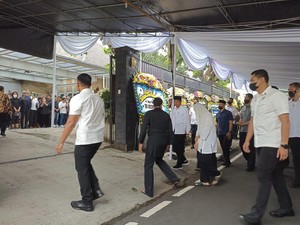 Jokowi dan Iriana Melayat ke Rumah Duka Istri Moeldoko