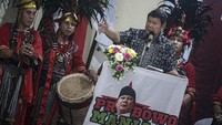 Adik Prabowo yang juga Wakil Ketua Dewan Pembina Gerindra, Hashim Djojohadikusumo, hadir dalam acara deklarasi itu. Para pengurus Prabowo Mania 08 lalu membacakan naskah deklarasi. 