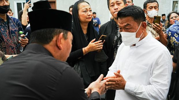 Kapolri Jenderal Sigit melayat ke rumah duka istri Moeldoko