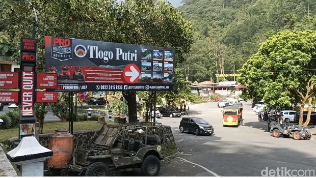 Kawasan wisata Kaliurang, Sleman, ramai dikunjungi wisatawan meskipun aktivitas Gunung Merapi masih tinggi, Minggu (12/3/2023).