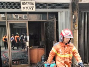 Kantor Notaris di Ruko Jalan Kayon Surabaya Terbakar