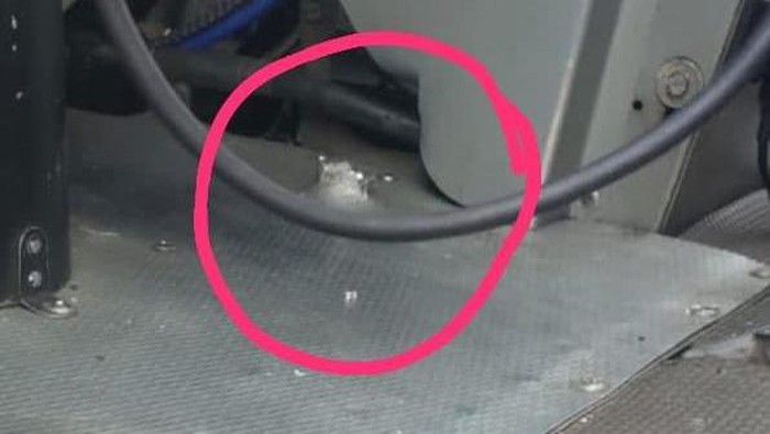 Lubang tembakan peluru di pesawat cargo Trigana Air