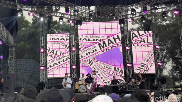 Mahalini di Now Playing Festival 2023 di Bandung, Minggu (12/3/2023).
