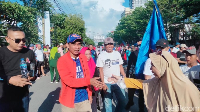 Ketua DPRD Makassar Rudianto Lallo mengikuti jalan sehat anak rakyat bersama warga Kecamatan Panakkukang Makassar, Sulawesi Selatan (Sulsel).