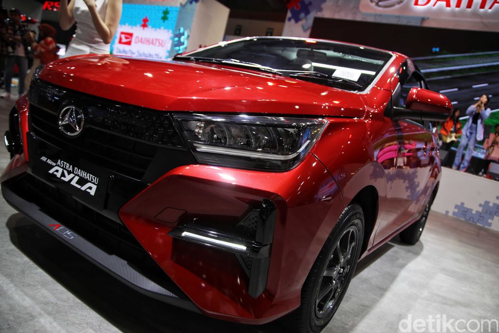 1. PT Astra Daihatsu Motor (ADM) resmi mengumumkan harga terbaru dari All New Ayla alam ajang Gaikindo Jakarta Auto Week, Jumat (10/3/2023).